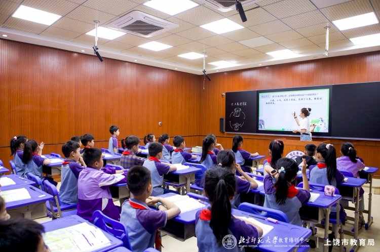 镜头定格教研瞬间｜纪实影像全程记录上饶区域教育质量提升项目落地全过程
