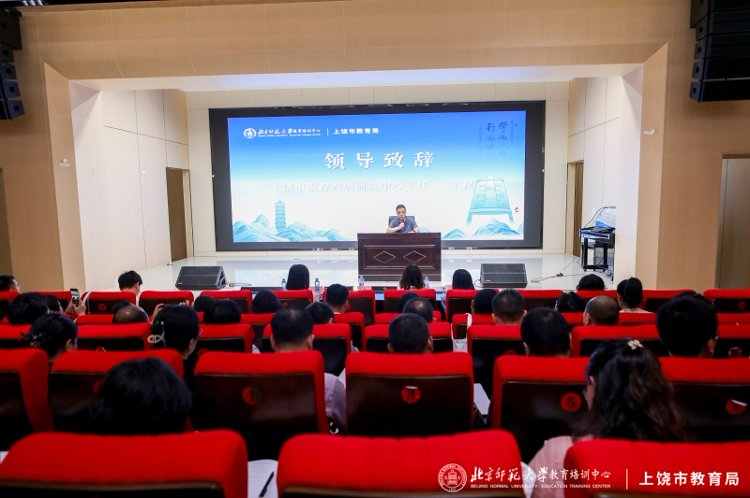 镜头定格教研瞬间｜纪实影像全程记录上饶区域教育质量提升项目落地全过程