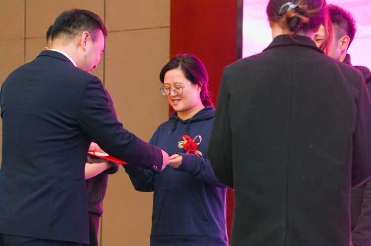 光影定格盛典时刻｜全程纪实拍摄贵阳企业 2024 年终总结表彰大会