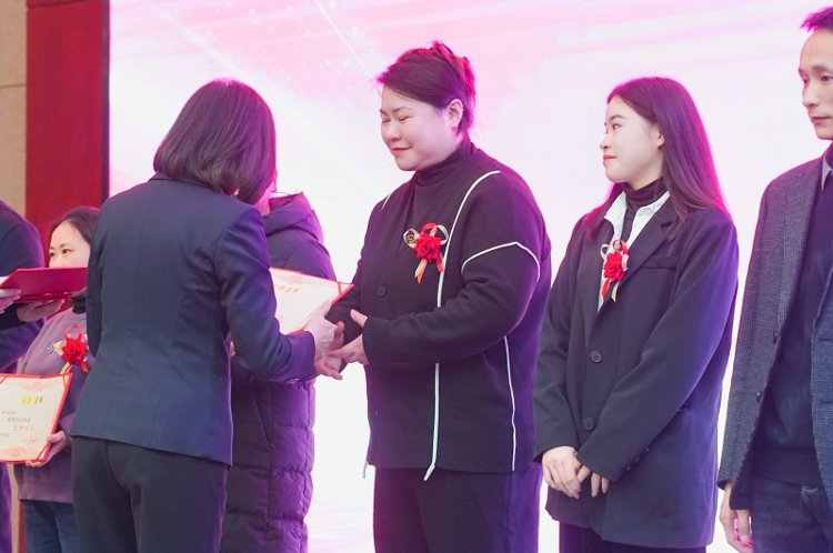 光影定格盛典时刻｜全程纪实拍摄贵阳企业 2024 年终总结表彰大会