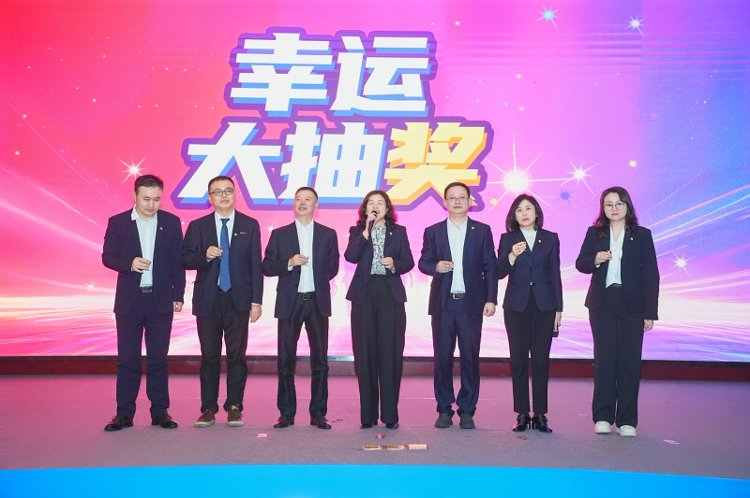 光影定格盛典时刻｜全程纪实拍摄贵阳企业 2024 年终总结表彰大会